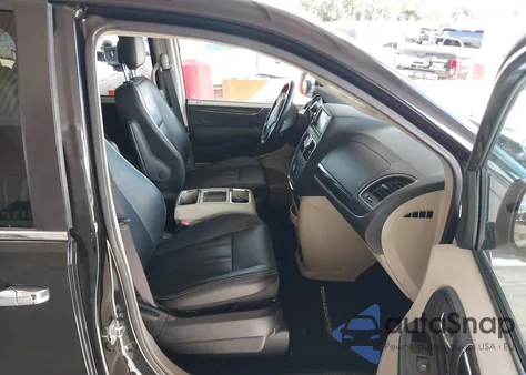 2016 Chrysler Town & Country Touring z USA, uszkodzony, nr VIN 2C4RC1BG3GR112077